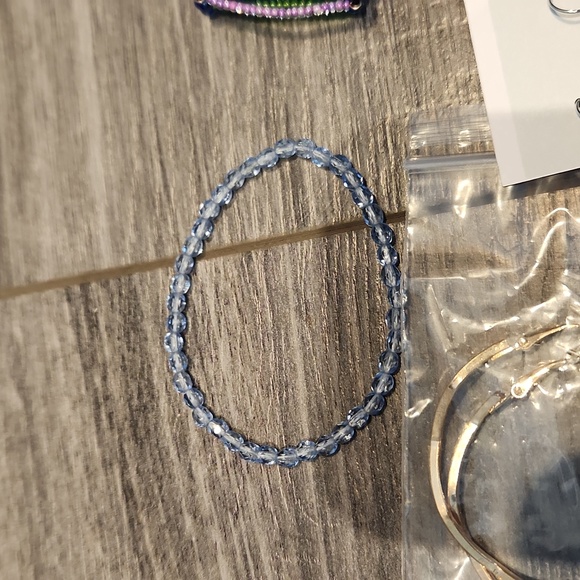 12 pc. JEWELRY LOT Earrings, neclaces,& bracelets blue gold & silver tones - Picture 7 of 12